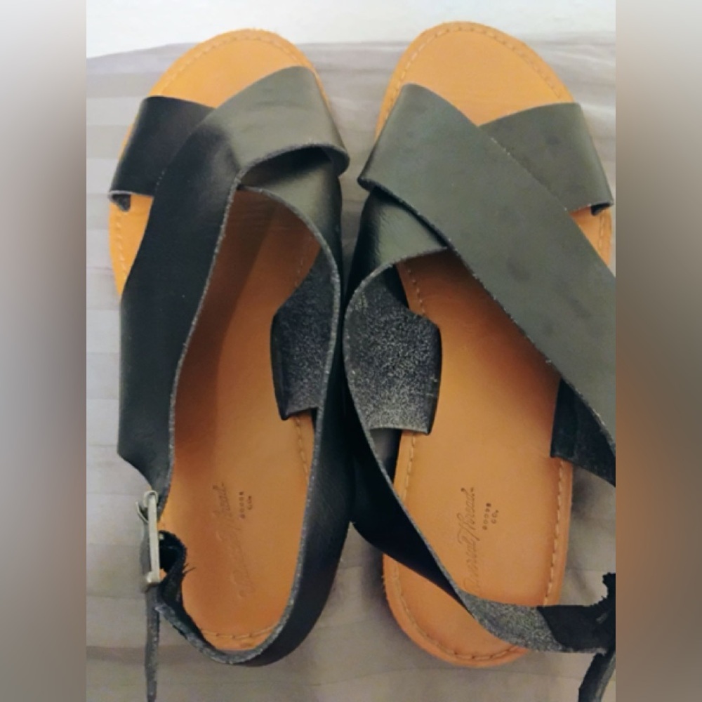 Universal Thread Black Sandals Minimalist Design